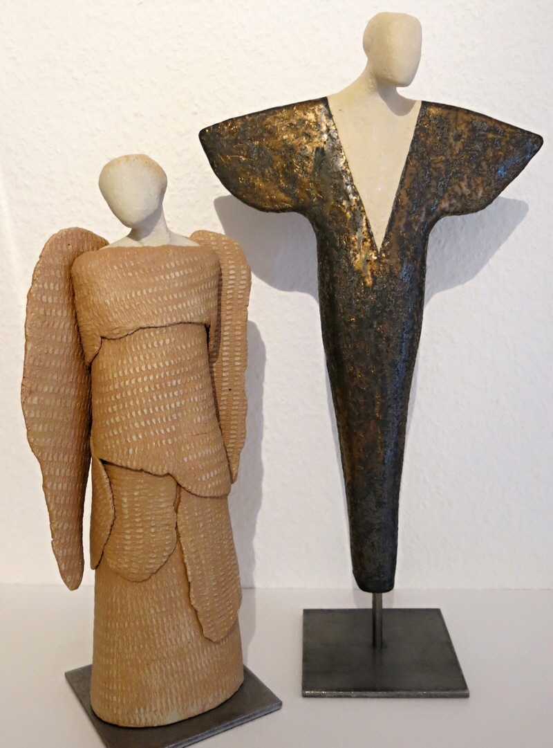 74 - two angels - Keramische Plastiken - hochgebranntes Steinzeug - ca. 50 cm x 40 cm x 15 cm (HxBxT)